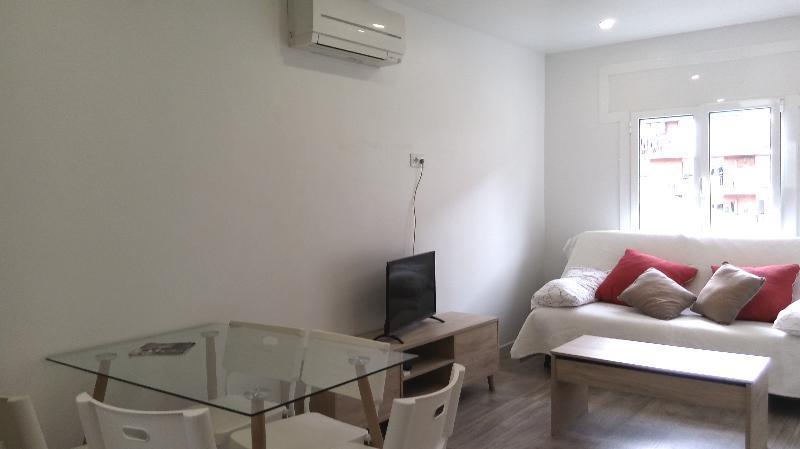 Castel Apartments لوسبيتاليت دي يوبريغات المظهر الخارجي الصورة